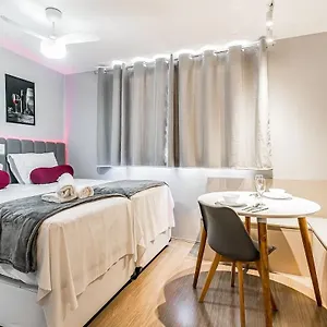  Apartamento Rubi No Bras Com Piscina - Metro Bras